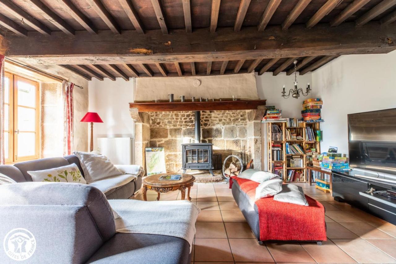 Aux 2 Puys - Gîte Le Lemptégy Saint-Priest-des-Champs Kültér fotó