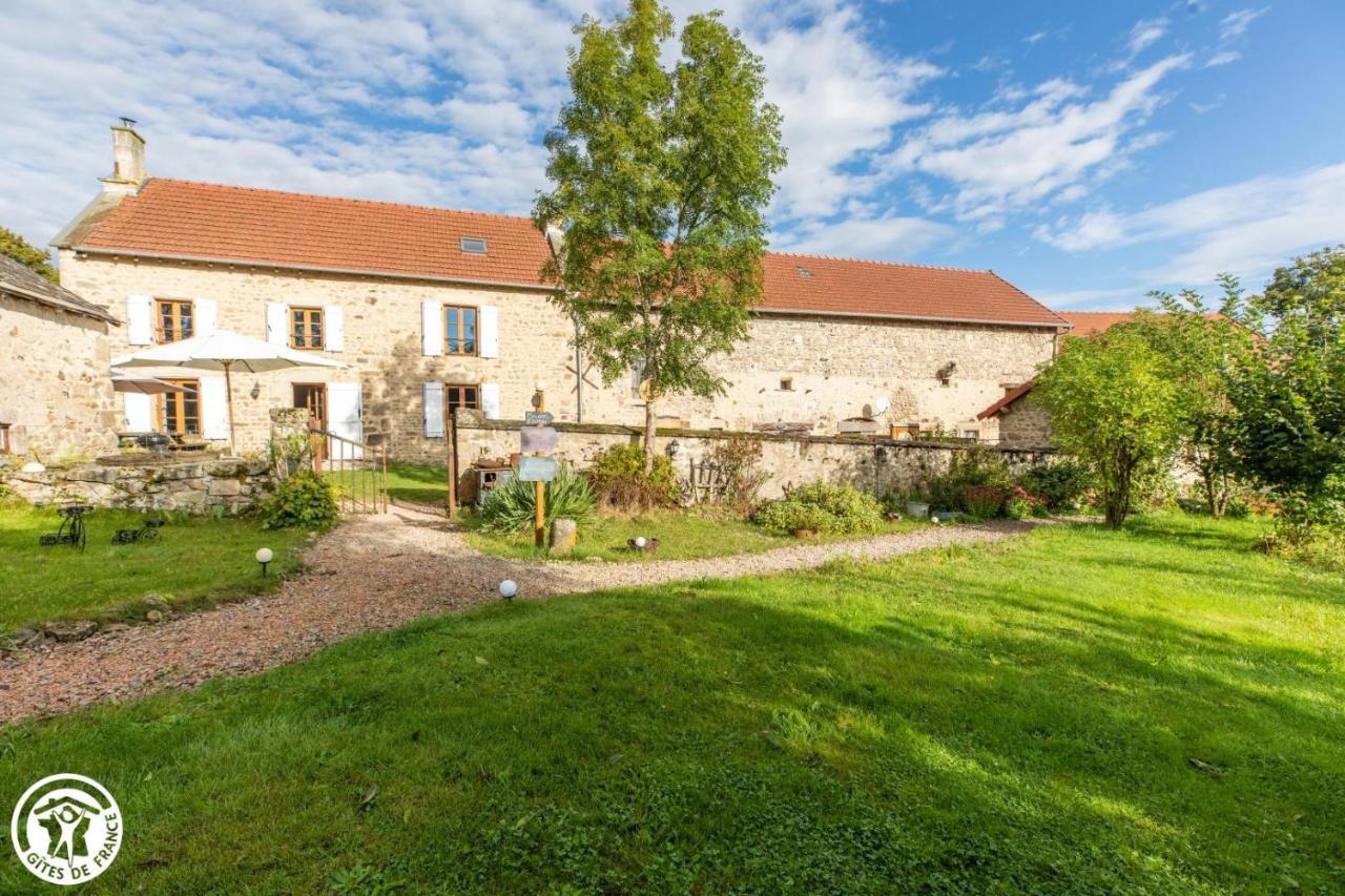 Aux 2 Puys - Gîte Le Lemptégy Saint-Priest-des-Champs Kültér fotó
