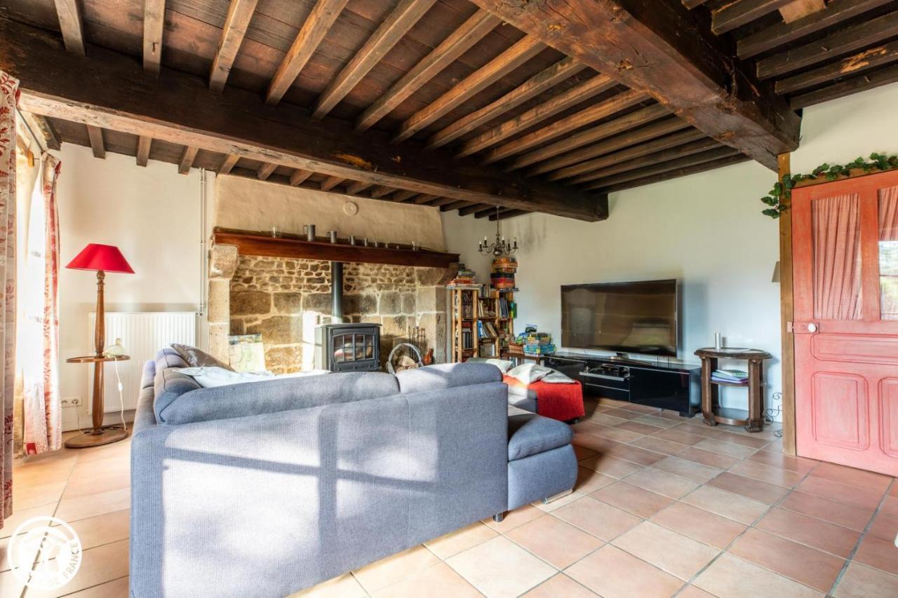 Aux 2 Puys - Gîte Le Lemptégy Saint-Priest-des-Champs Kültér fotó