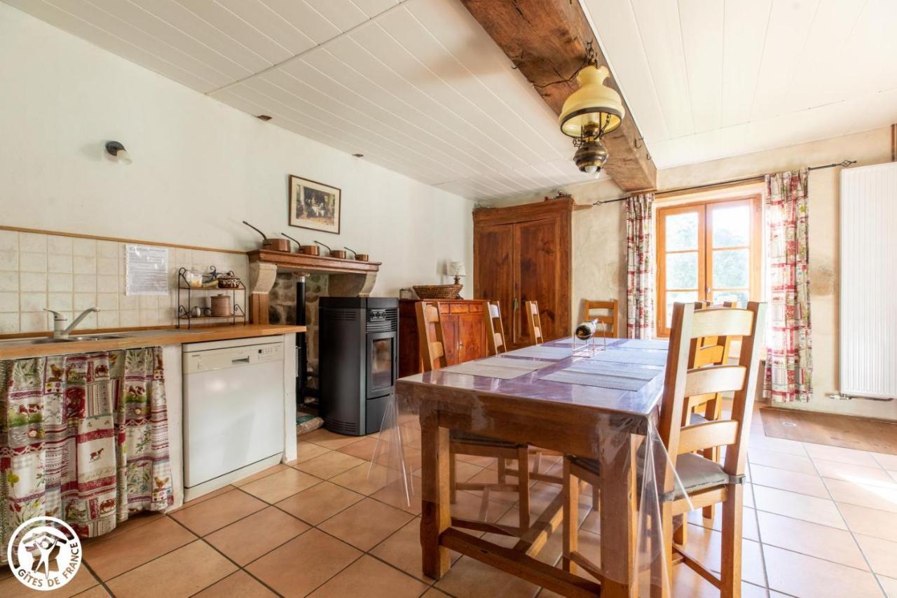 Aux 2 Puys - Gîte Le Lemptégy Saint-Priest-des-Champs Kültér fotó