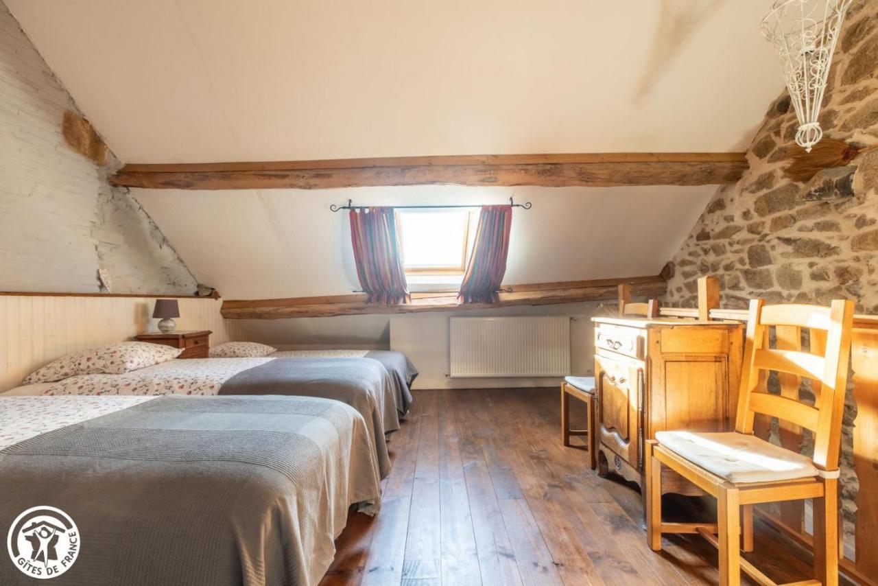 Aux 2 Puys - Gîte Le Lemptégy Saint-Priest-des-Champs Kültér fotó
