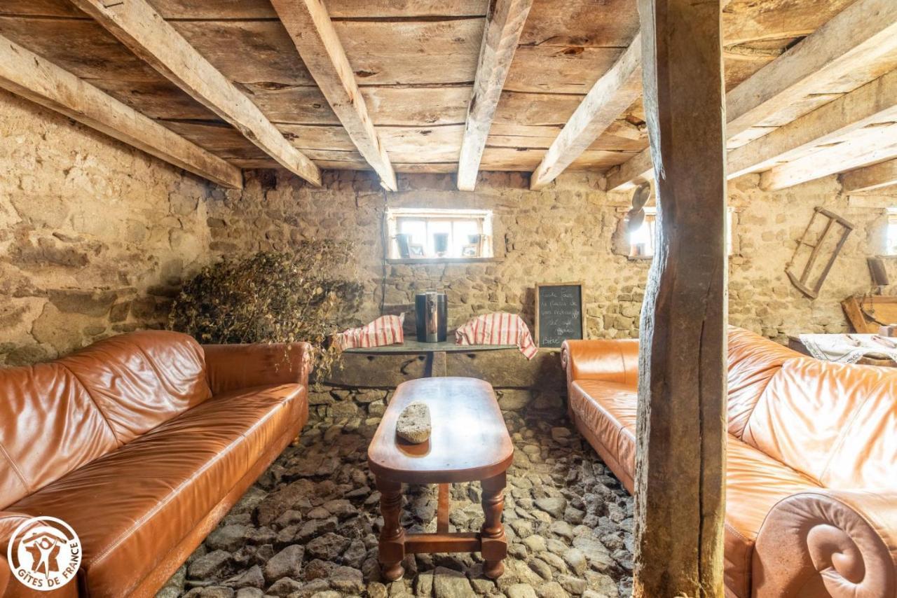 Aux 2 Puys - Gîte Le Lemptégy Saint-Priest-des-Champs Kültér fotó