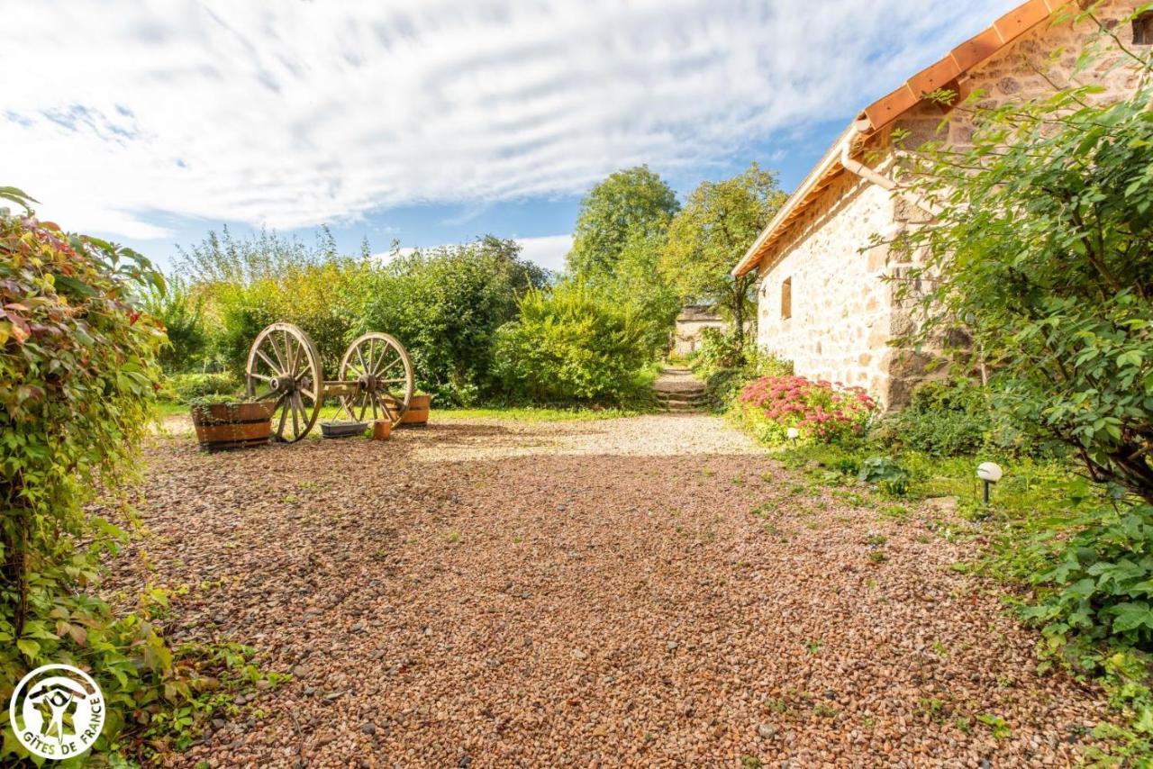 Aux 2 Puys - Gîte Le Lemptégy Saint-Priest-des-Champs Kültér fotó